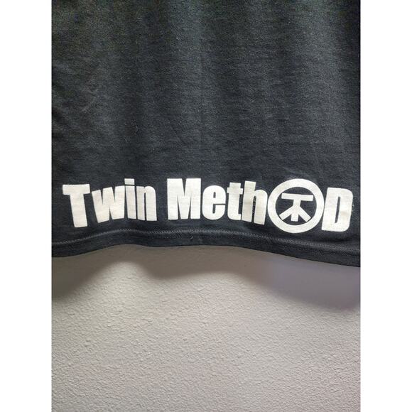 Y2K Twin Method Band Tee Large Black Logo Graphic Rock Metal Concert Shirt - Picture 5 of 7